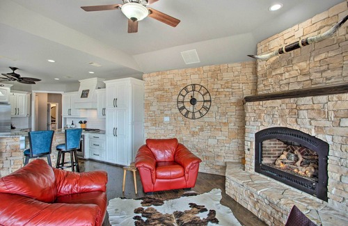 Little Elm Maison | Lakefront Little Elm Home w/ Private Pool!
