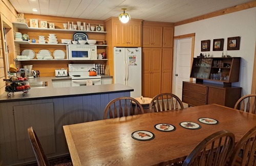 Lower Ohio Cottage | Lakefront Living in a Sunset Cove with kayaks