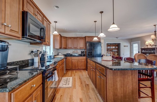 West Alton Maison | Lakefront Lodge sleeps 18 comfortably