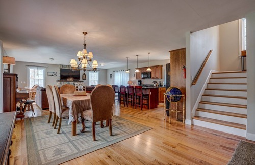 West Alton Maison | Lakefront Lodge sleeps 18 comfortably