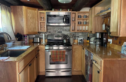 West Milford Maison | Lakefront Log Cabin less than 1 hour from NYC!