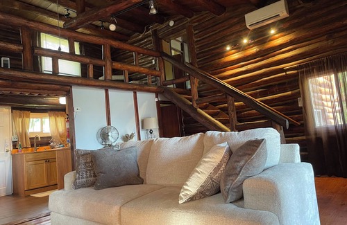 West Milford Maison | Lakefront Log Cabin less than 1 hour from NYC!