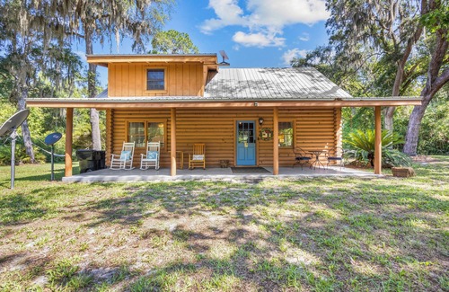 Hawthorne Maison | Lakefront Log Cabin, on private Lake & Screened Pool. ~NO CLEANING FEES~