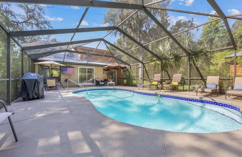 Hawthorne Maison | Lakefront Log Cabin, on private Lake & Screened Pool. ~NO CLEANING FEES~