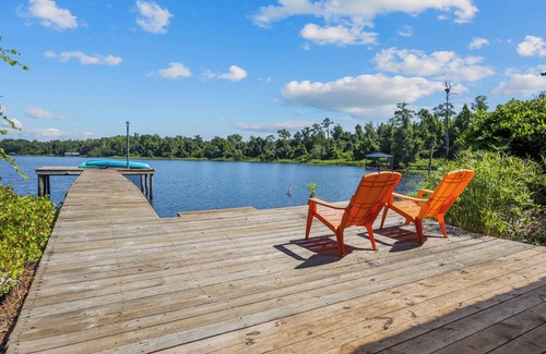 Hawthorne Maison | Lakefront Log Cabin, on private Lake & Screened Pool. ~NO CLEANING FEES~