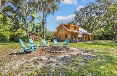 Hawthorne Maison | Lakefront Log Cabin, on private Lake & Screened Pool. ~NO CLEANING FEES~