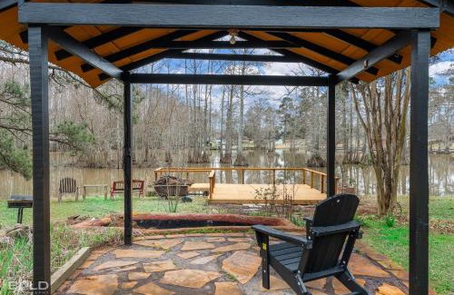 Shreveport Maison | Lakefront Log Cabin On Emerald Isle With Hot Tub