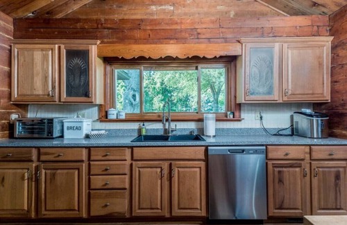 Westfield Cabine | Lakefront Log Cabin Retreat