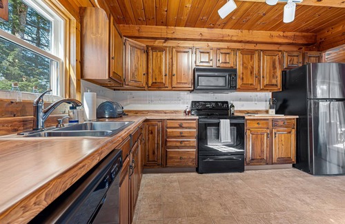 Barnstead Maison | Lakefront Log Home | Pedal Boat | Kayaks | AC