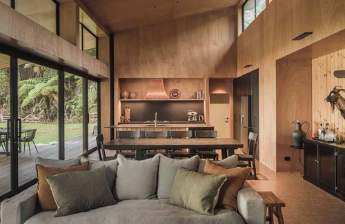 Okere Falls Maison | Lakefront Luxury at Okere Falls Lake Rotoiti