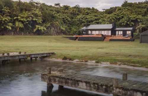 Okere Falls Maison | Lakefront Luxury at Okere Falls Lake Rotoiti