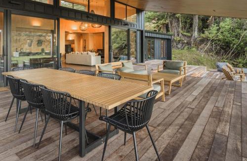 Okere Falls Maison | Lakefront Luxury at Okere Falls Lake Rotoiti