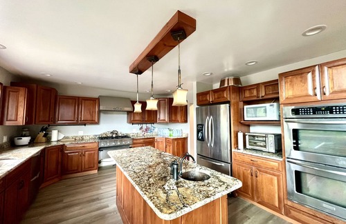 Oneonta Chalet De Ski | Lakefront Luxury Chalet 8 Bedrooms