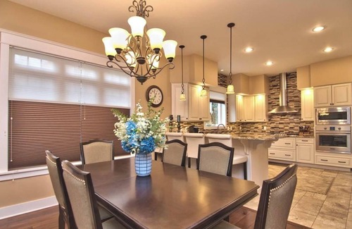 Carbondale Maison | Cozy luxury lake front home-Crystal lake, game room, fire pit, hiking, fern hall