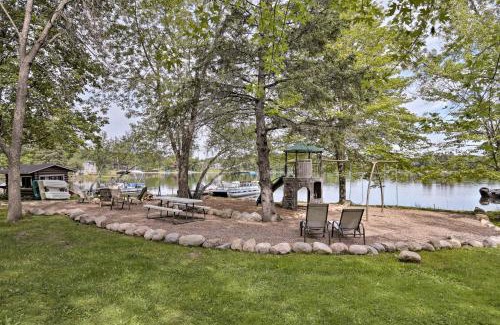 New Auburn Appartement | Lakefront New Auburn Apartment with Shared Dock