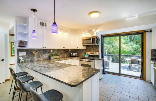 Mahopac Cabine | Lakefront New York Abode w/ Deck, Grill & Fire Pit