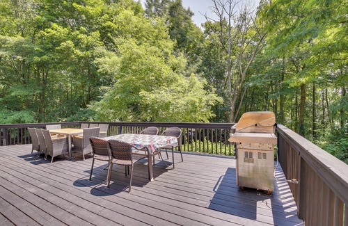 Mahopac Cabine | Lakefront New York Abode w/ Deck, Grill & Fire Pit