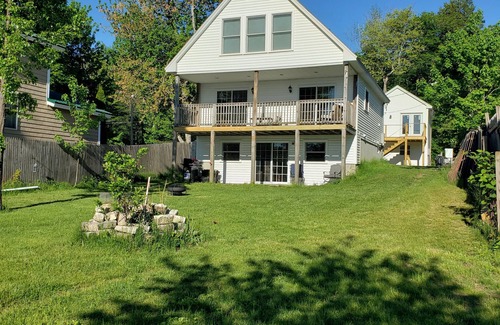Windham Maison | Lakefront newly renovated 3-bedroom house with two Kitchens in tranquil Windham