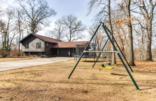 Lake Shore Maison | Lakefront Nisswa Home with Deck and Screened Porch