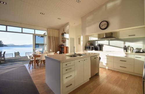 Okere Falls Maison | Lakefront Oasis Summa
