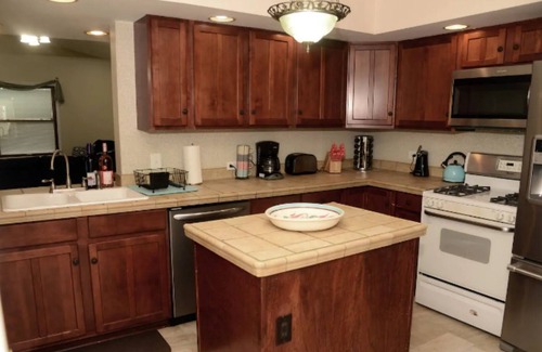Kingsley Maison | Lakefront offers privacy, year around fishing and nearby skiing at Elk Mountain!