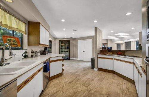 Marshall Ford Maison | Lakefront on Lake Travis residence