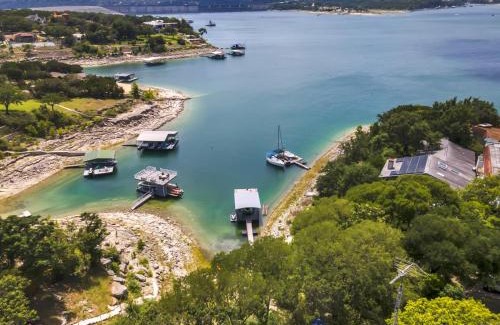 Marshall Ford Maison | Lakefront on Lake Travis residence