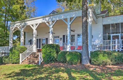 Cross Hill Maison | Lakefront Paradise with Fire Pit - Dogs Welcome!