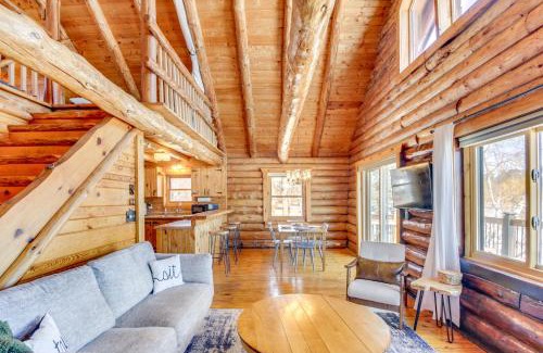 Park Rapids Maison | Lakefront Park Rapids Cabin with Decks and Boat Dock!