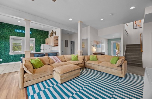 Avon Maison | Lakefront - Pet Friendly - Arcade - Walk to Beach - Pool/Hot Tub