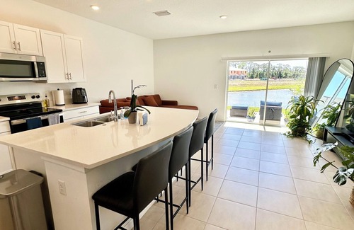 Laurel Maison | Lakefront + Pool 7min to Nokomis & Venice Beach
