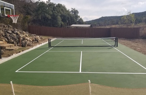 Lower Basin Lake Travis Maison | LAKEFRONT * LAKE TRAVIS + Piscine / HotTub + Sand Vball + Kayaks + Dock + Cuisine extérieure + 4 acres