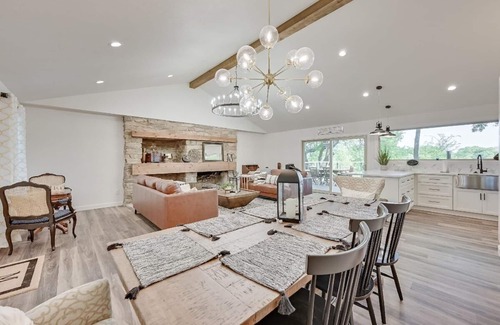 Bridgeport Maison | Lakefront, Private Dock, Spectacular Views, Spacious, Modern , 2 Large Decks, Firepit, Gameroom!