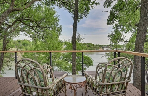 Bridgeport Maison | Lakefront, Private Dock, Spectacular Views, Spacious, Modern , 2 Large Decks, Firepit, Gameroom!