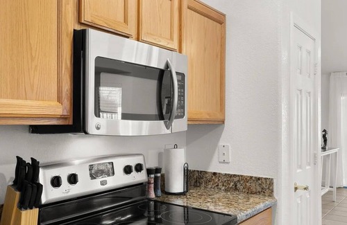 Chandler Maison | Lakefront Retreat - FREE Heated Pool, Spa, Kayak, Paddleboat, FIRE PIT, Fishing
