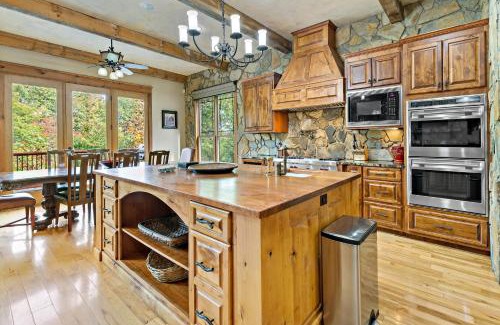 Marion Lake Club Maison | Lakefront Retreat Luxury Home with Private Dock