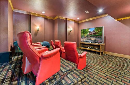 Marion Lake Club Maison | Lakefront Retreat Luxury Home with Private Dock