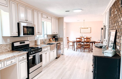 Steens Maison | Lakefront retreat, perfect for Alabama or Mississippi State games.