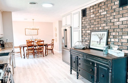 Steens Maison | Lakefront retreat, perfect for Alabama or Mississippi State games.