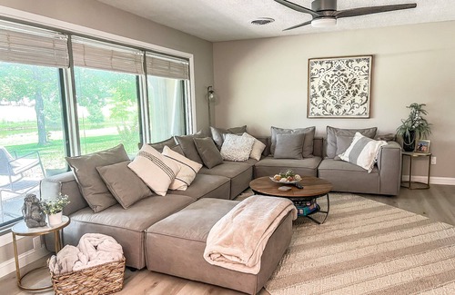 Steens Maison | Lakefront retreat, perfect for Alabama or Mississippi State games.