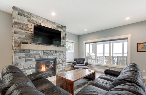 Sturgis Maison | Lakefront Retreat: Private Dock, Kayaks & Grill!