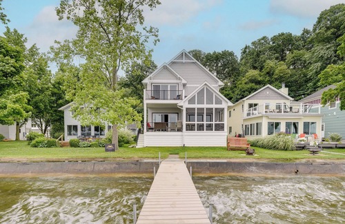 Sturgis Maison | Lakefront Retreat: Private Dock, Kayaks & Grill!