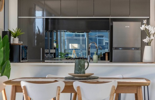 Kingston Appartement | Lakefront Retreat with Stunning Views