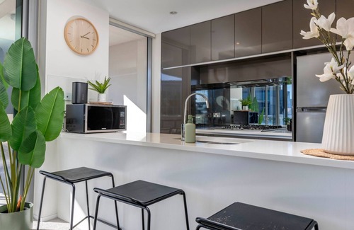 Kingston Appartement | Lakefront Retreat with Stunning Views