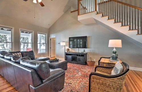 Russellville Maison | Lakefront Retreat with Game Room and Private Dock!