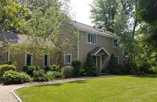 South Kingstown Maison | Lakefront- Rhode Island; Indian Lake, Wakefield (223 Indian Trail South)