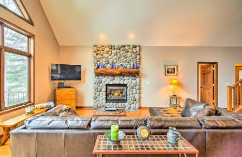 Higgins Lake Maison | Lakefront Roscommon Home with Game Room and Dock!