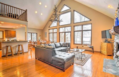 Higgins Lake Maison | Lakefront Roscommon Home with Game Room and Dock!