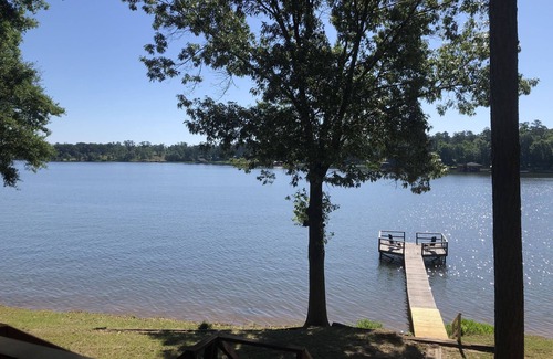 Dogwood Cabine | Lakefront rustic log cabin. Any season vacation, get away, or retreat.
