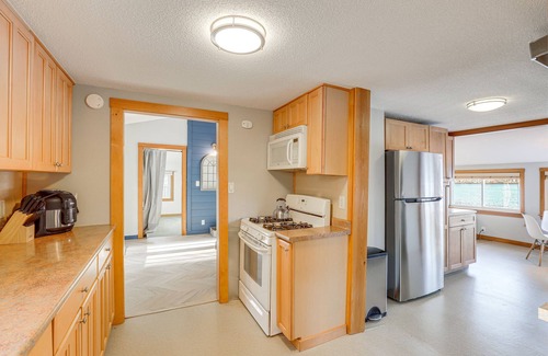 Salem Maison | Lakefront Salem Retreat - Fish, Swim, Kayak & More